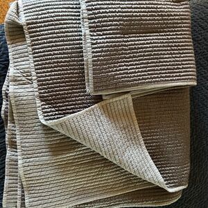 West Elm King Coverlet Quilt Gray Channel Stitch w/ 1 Euro Sham